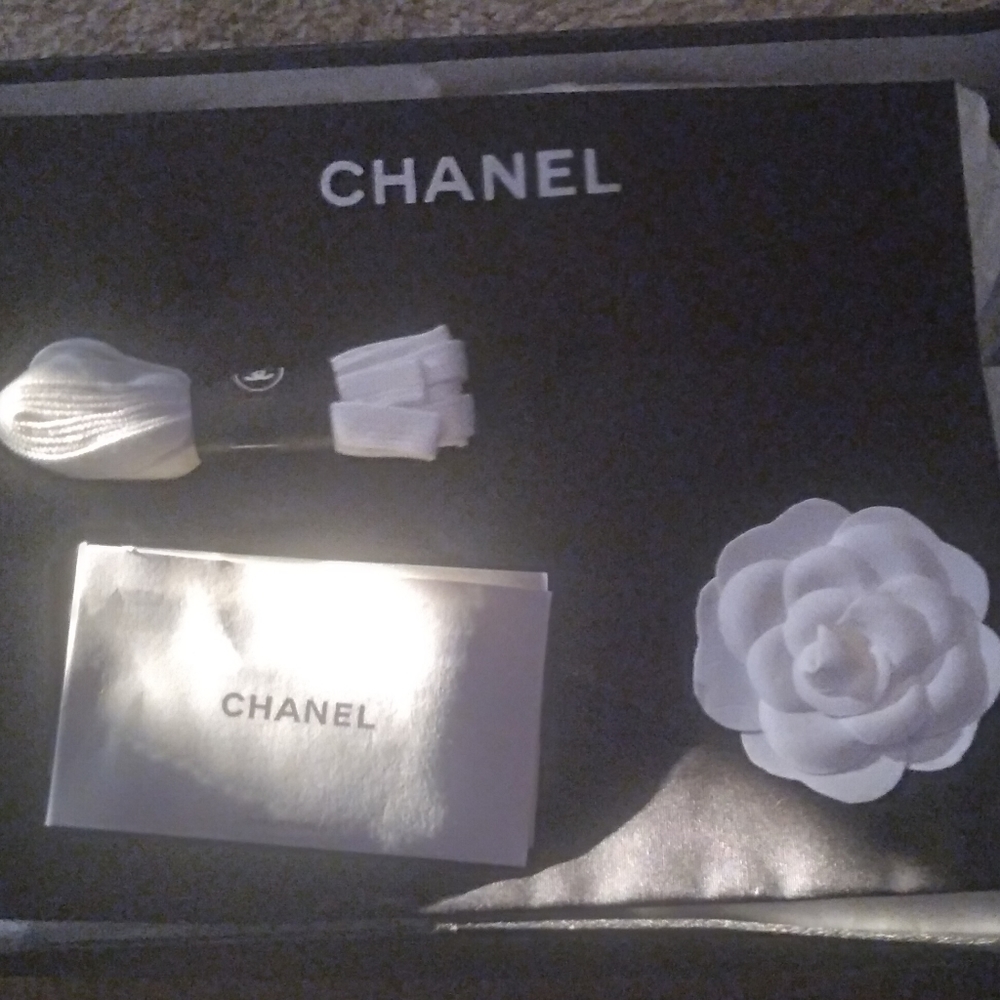 Chanel size 40 white with black